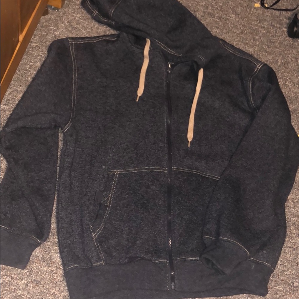 Used men’s sweaters shirt size L